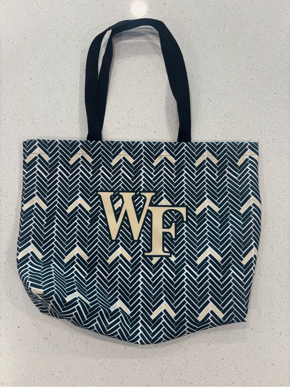 Wake Forest desden Navy and Cream Chevron Canvas Tote Bag Black Handles NWOT